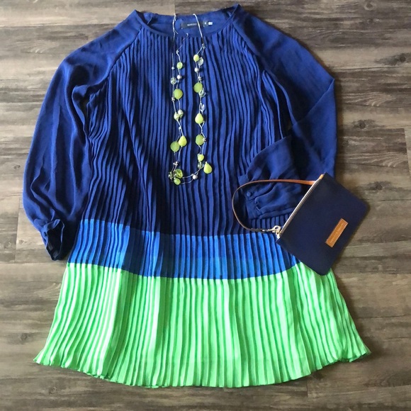 Vertigo Dresses & Skirts - 🌟Pleated Color-block Dress
